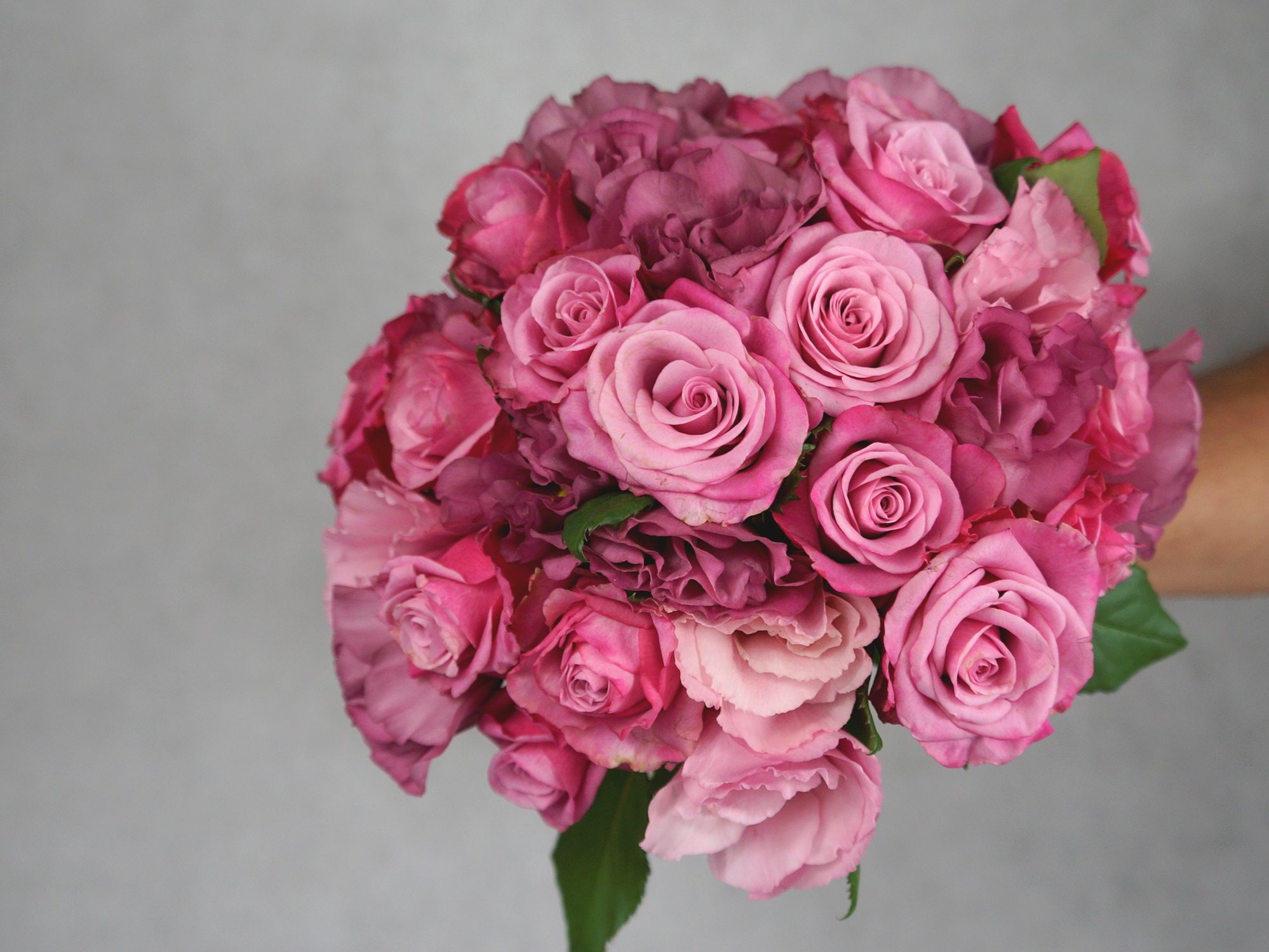 weddingflowers булчински букети 094 булчински букет с розови рози